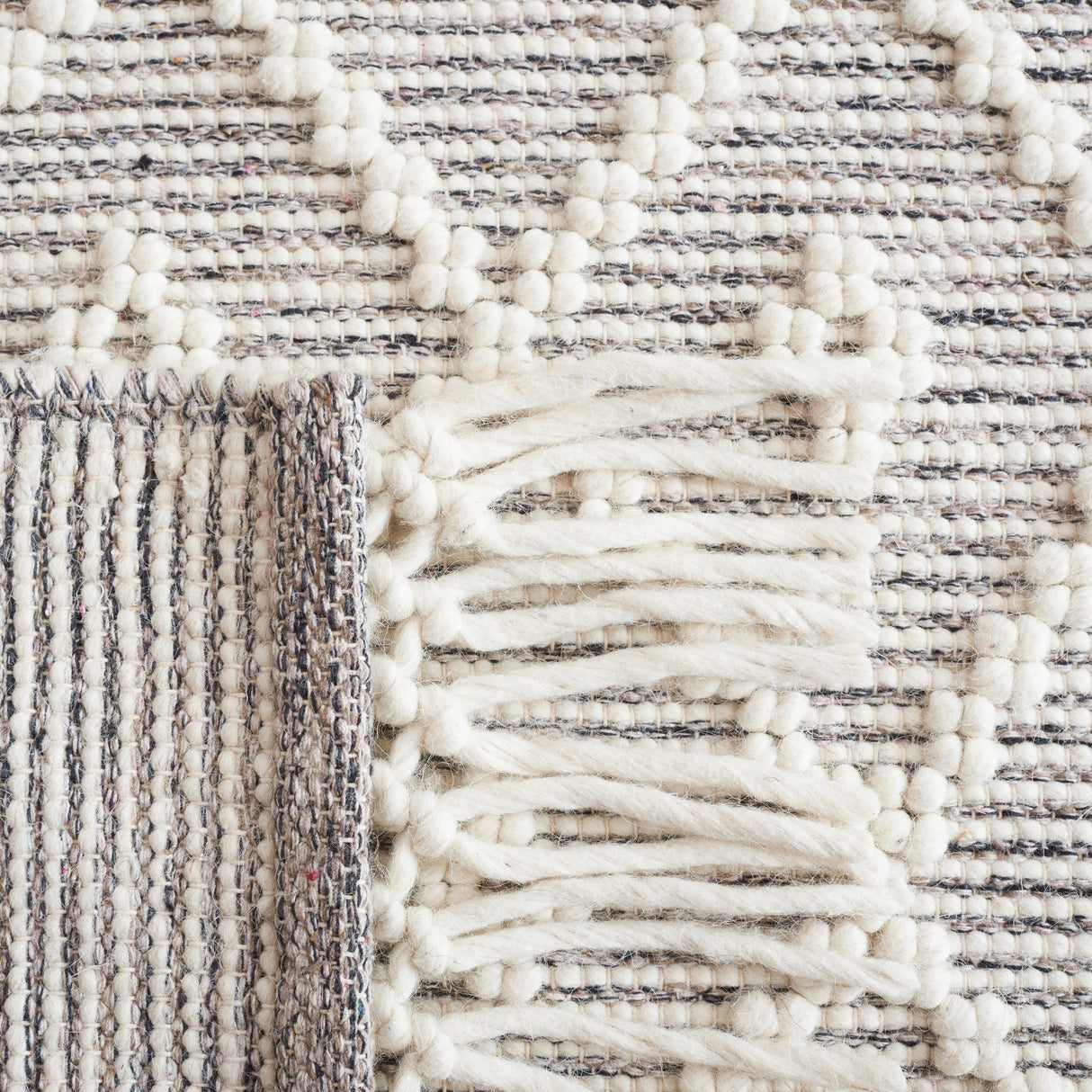 Safavieh Vermont Vrm250A Ivory/Grey Rug.