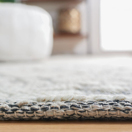 Safavieh Vermont Vrm303F Ivory/Grey Rug.