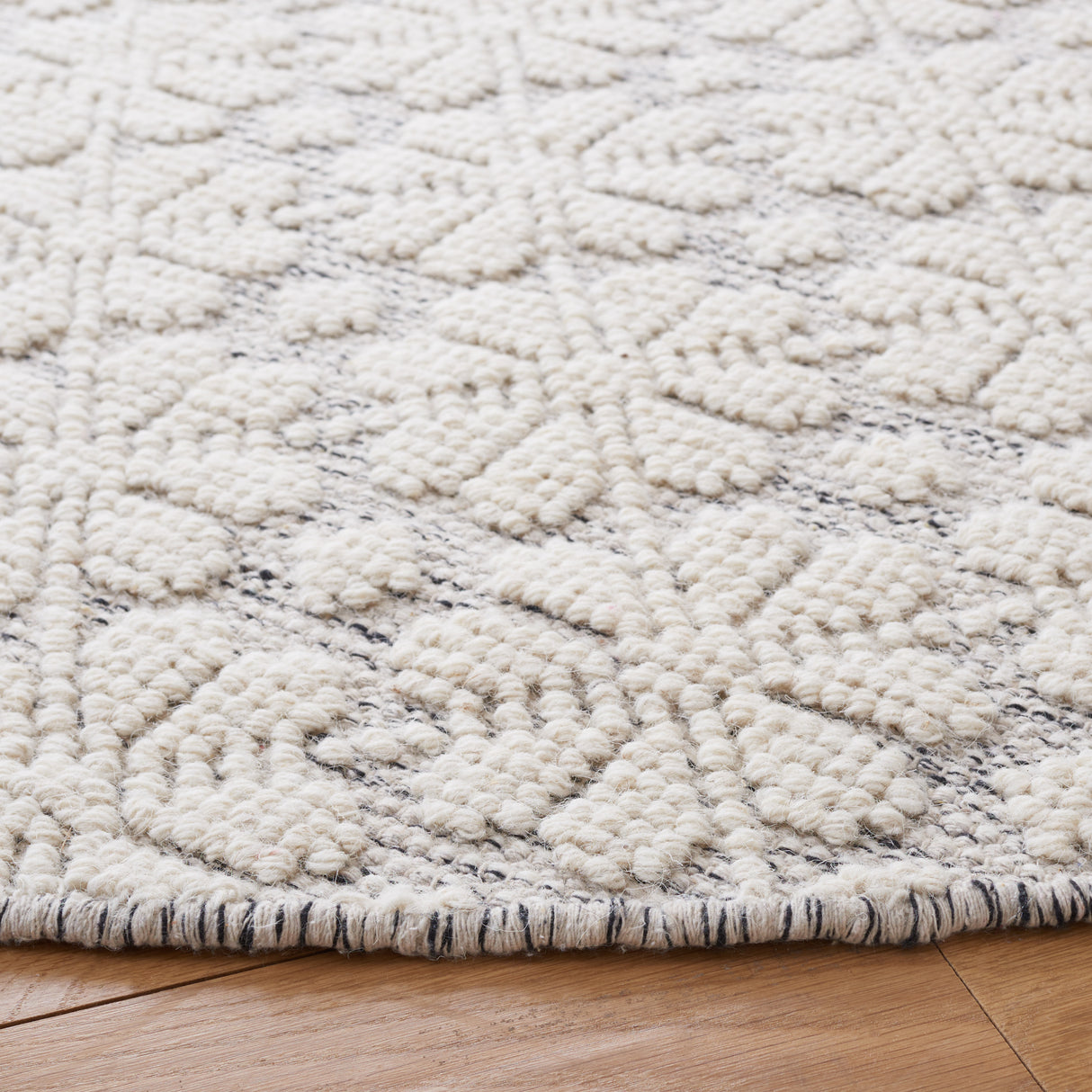 Safavieh Vermont Vrm303F Ivory/Grey Rug.