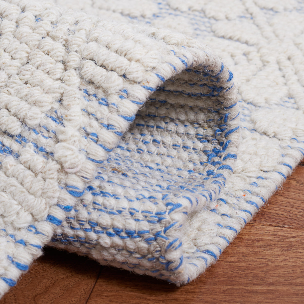 Safavieh Vermont Vrm303M Ivory/Blue Rug.