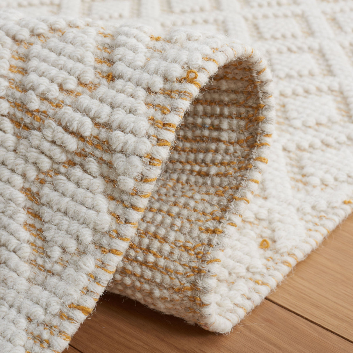 Safavieh Vermont Vrm304D Ivory/Gold Rug.