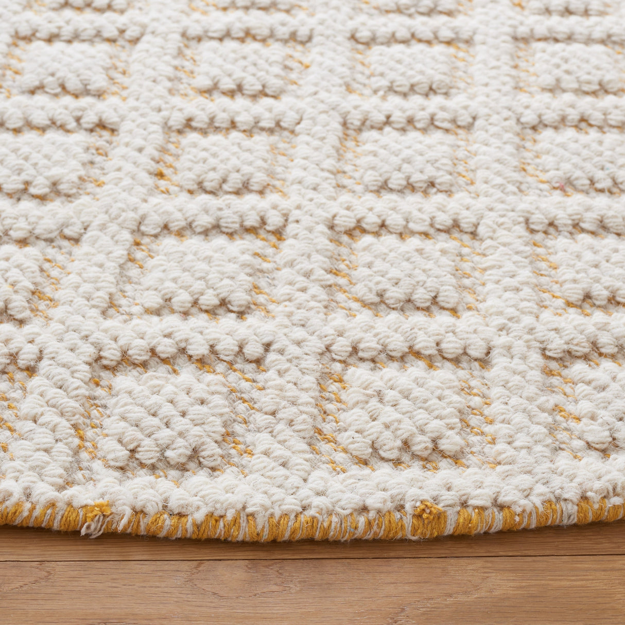 Safavieh Vermont Vrm304D Ivory/Gold Rug.