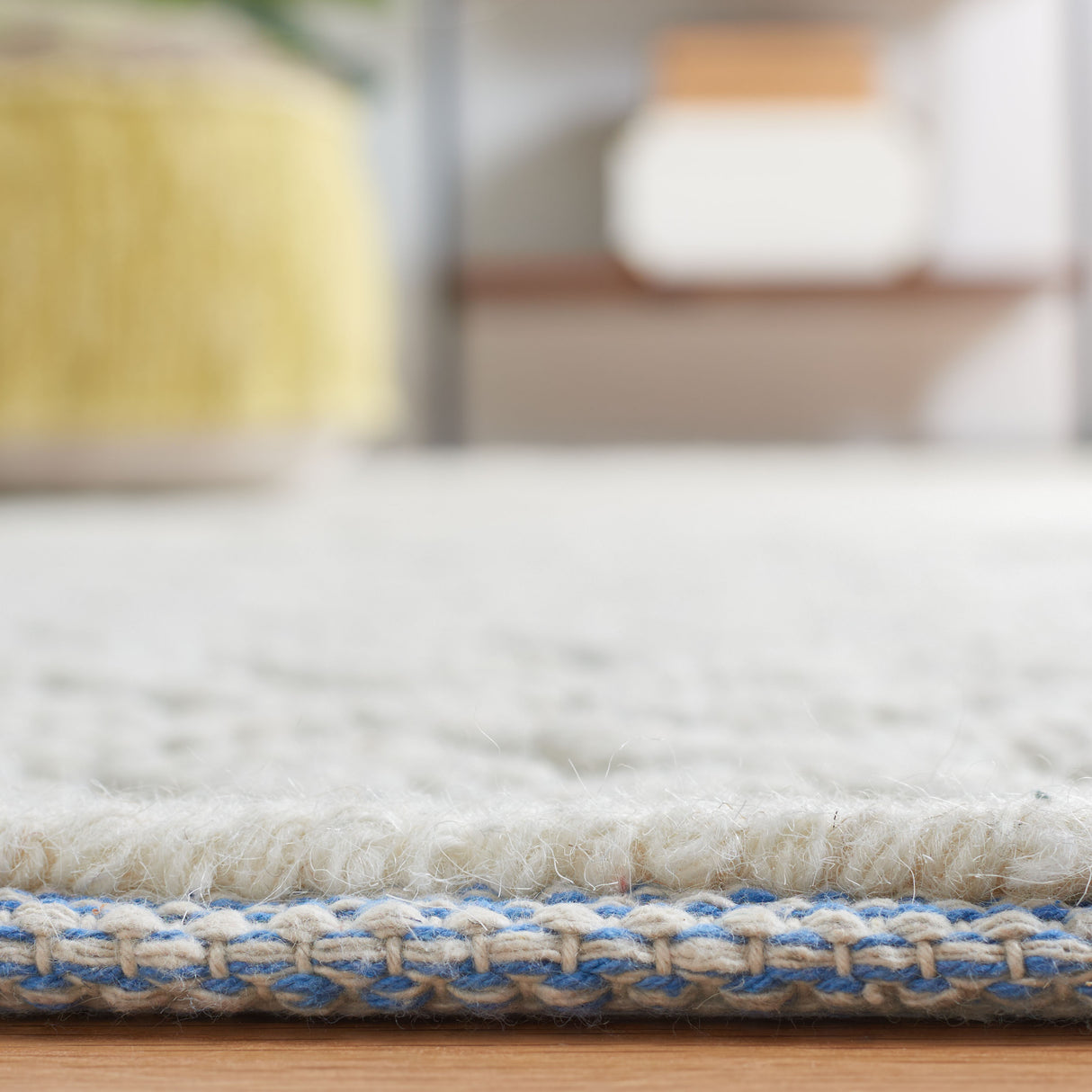 Safavieh Vermont Vrm304L Ivory/Light Blue Rug.