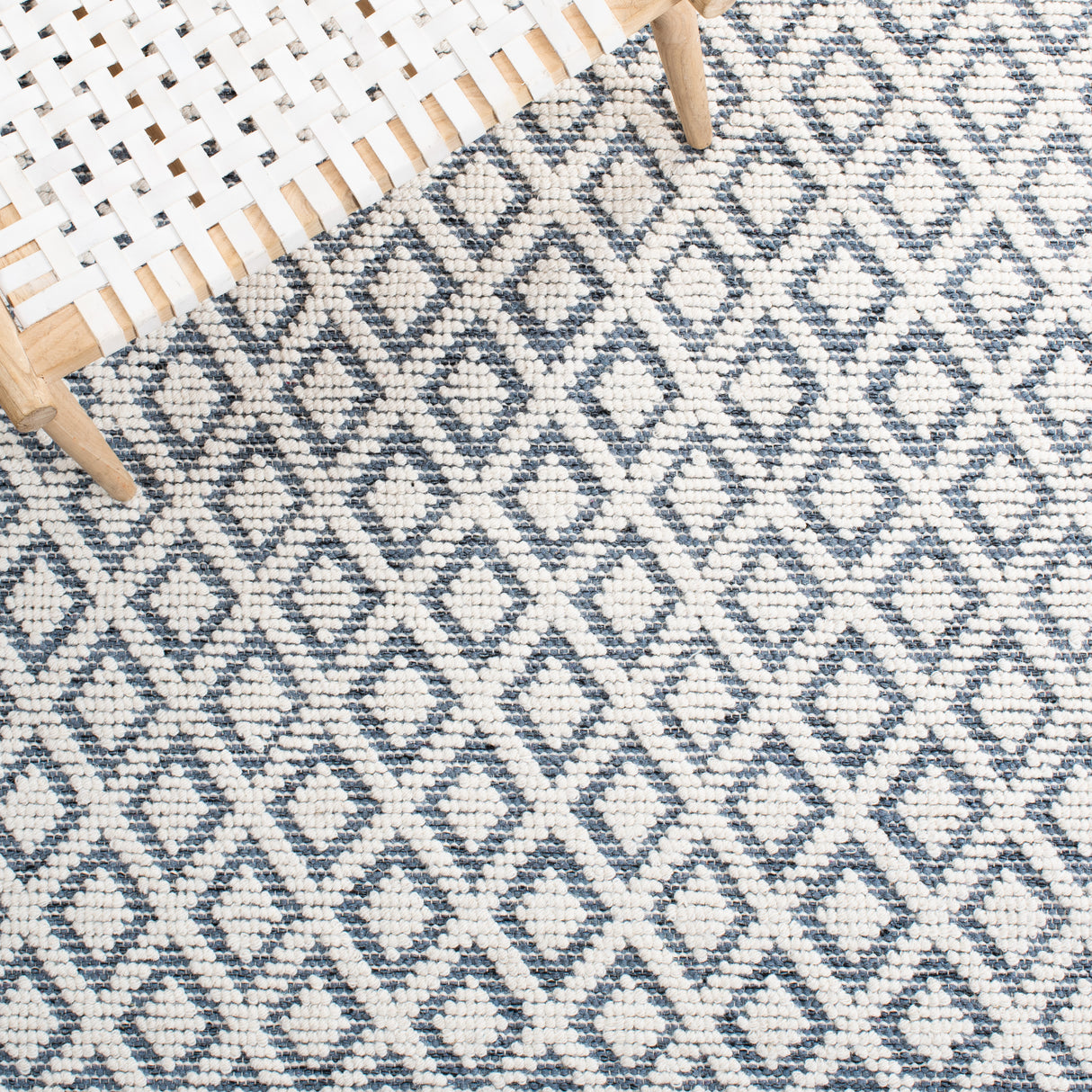 Safavieh Vermont Vrm304M Ivory/Blue Rug.