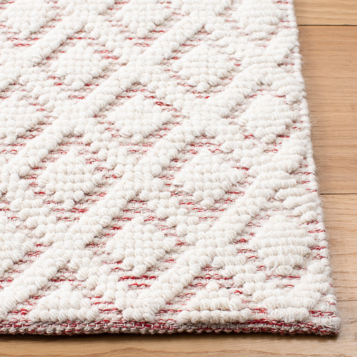 Safavieh Vermont Vrm304Q Ivory/Red Rug.