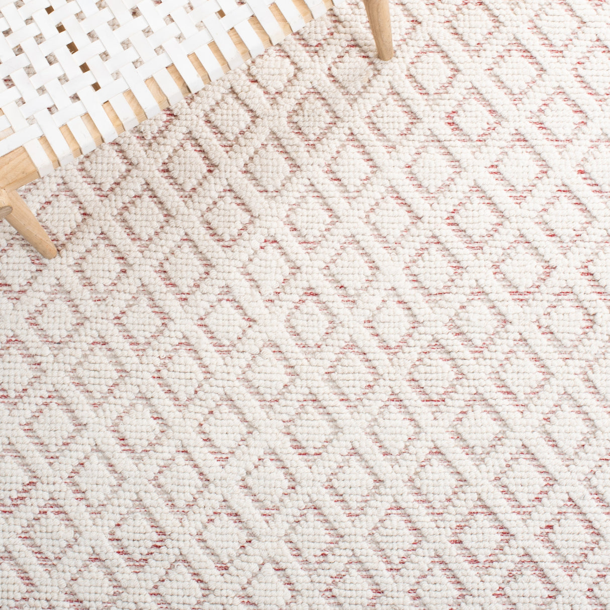 Safavieh Vermont Vrm304Q Ivory/Red Rug.