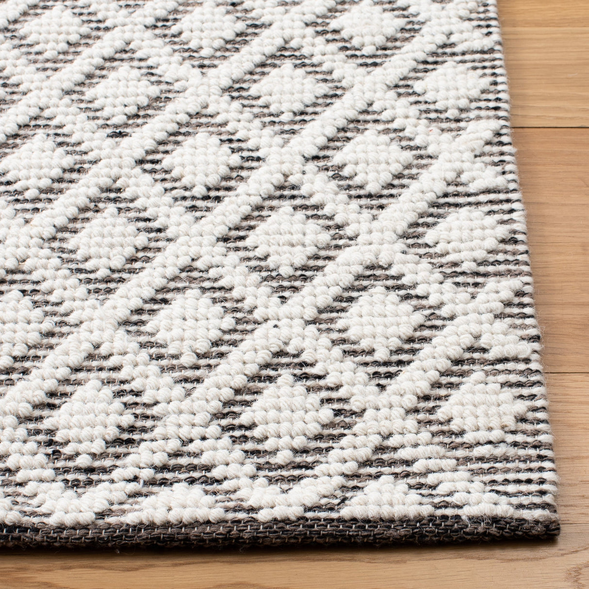 Safavieh Vermont Vrm304T Ivory/Brown Rug.