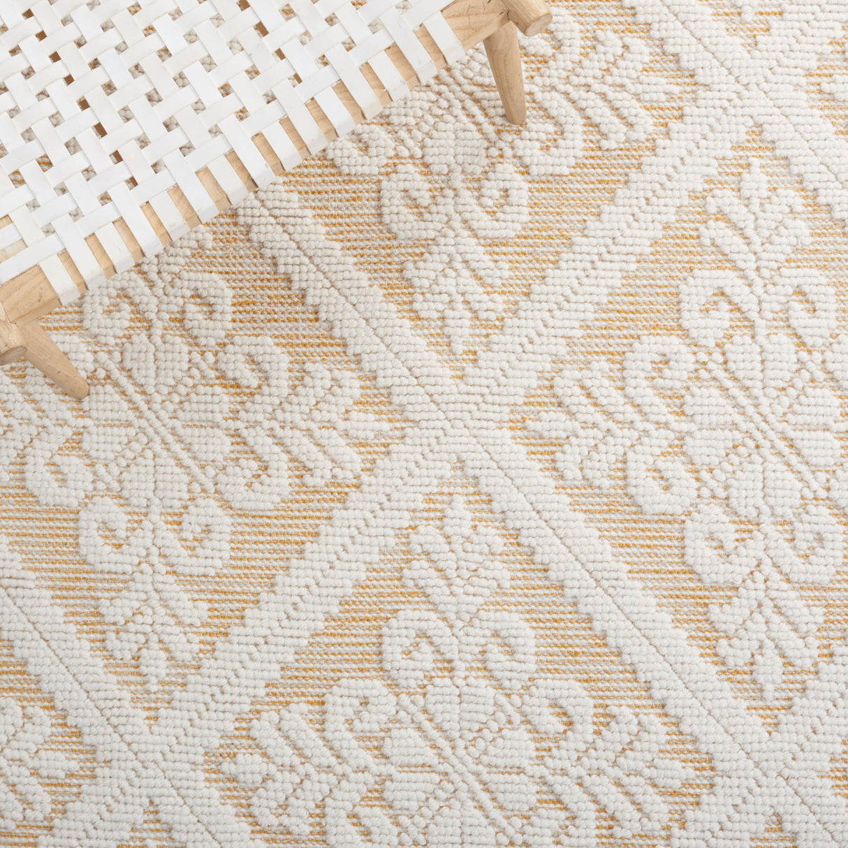 Safavieh Vermont Vrm306D Ivory/Gold Rug.