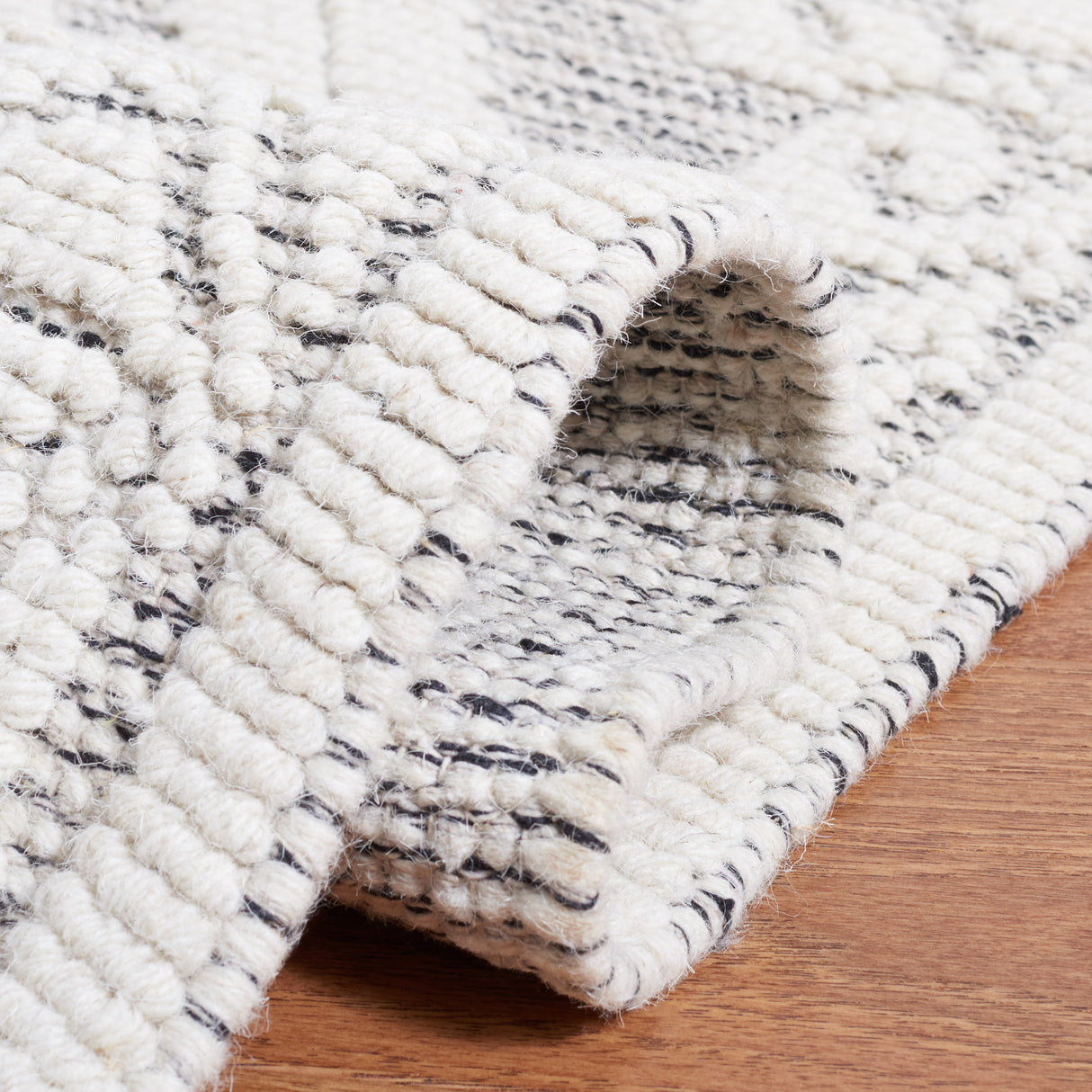 Safavieh Vermont Vrm306F Ivory/Grey Rug.