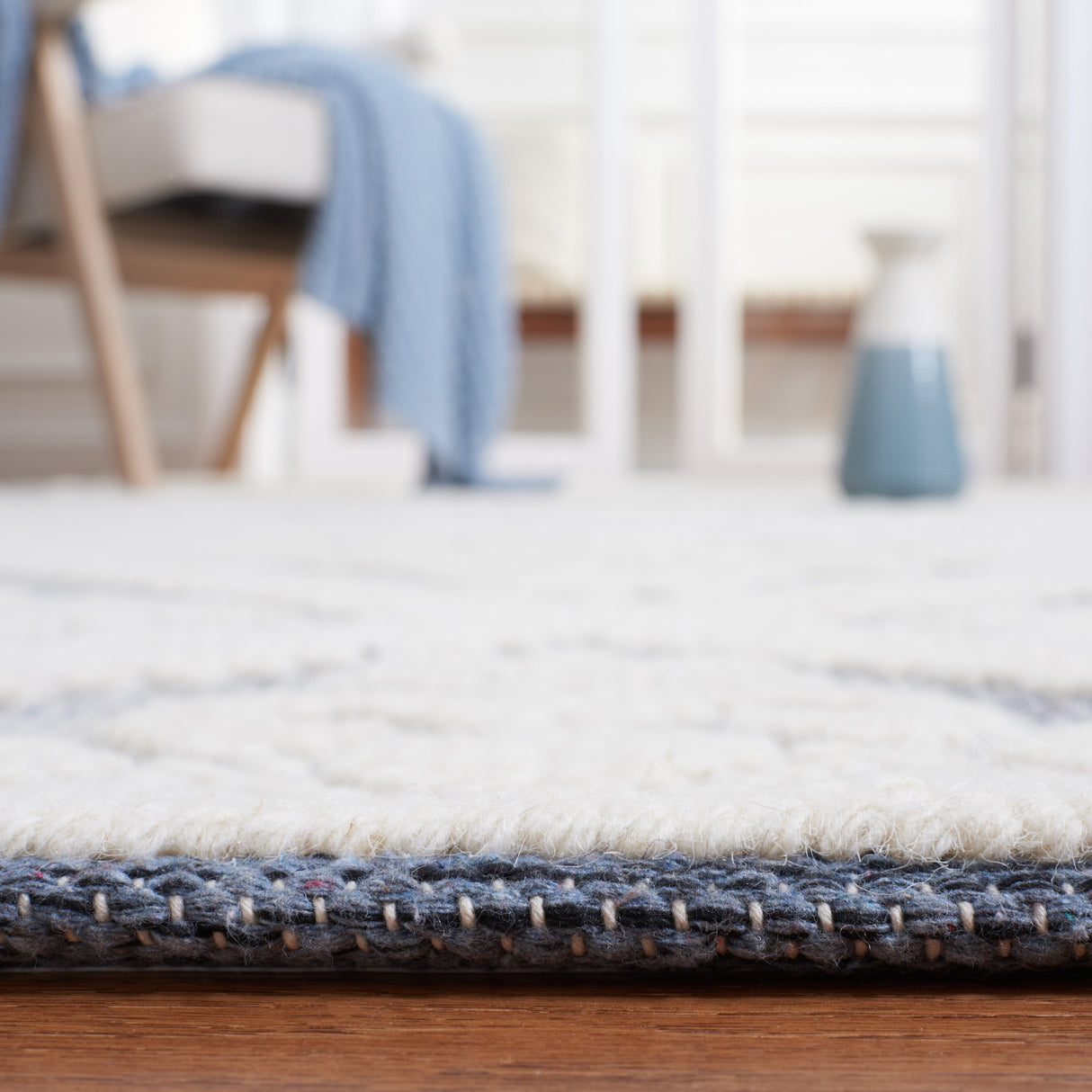 Safavieh Vermont Vrm306M Ivory/Blue Rug.