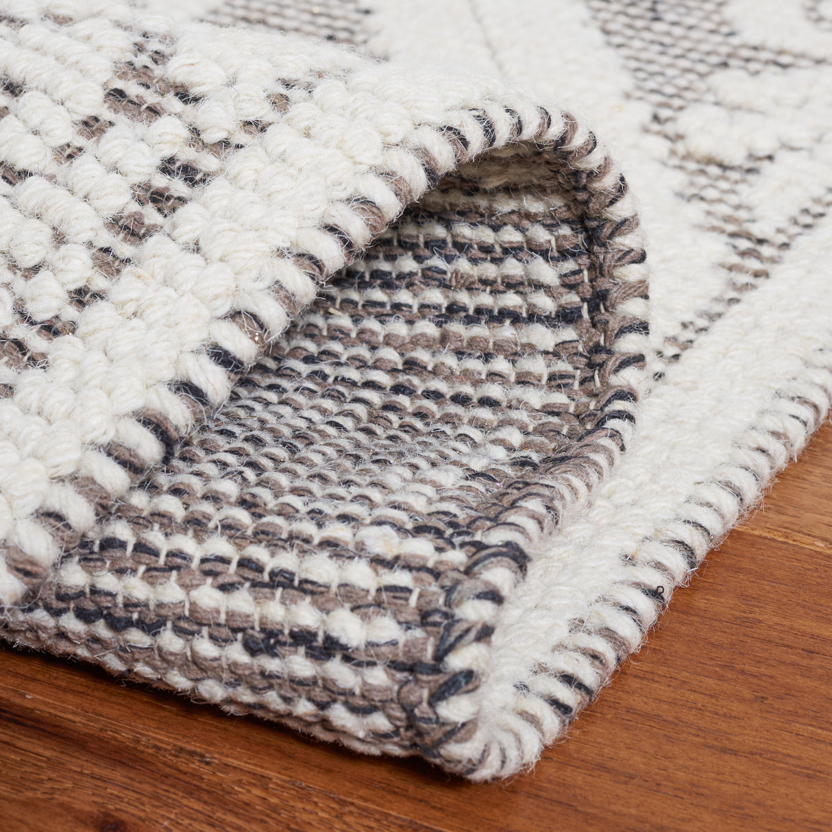 Safavieh Vermont Vrm306T Ivory/Brown Rug.