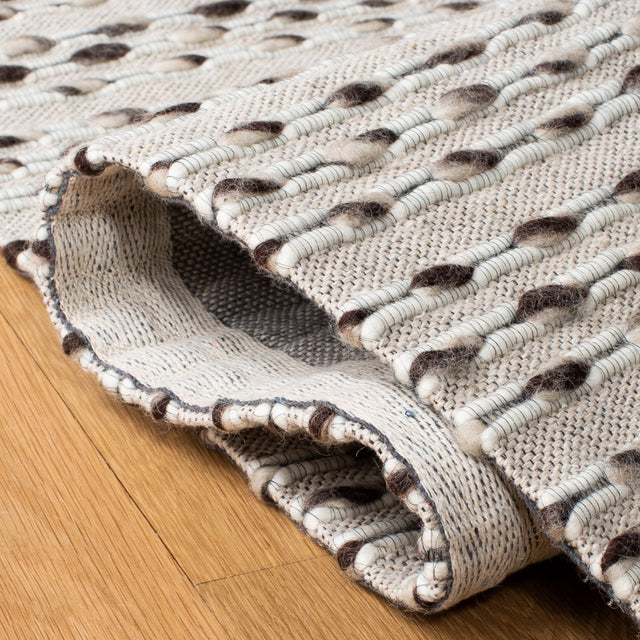 Safavieh Vermont Vrm307A Ivory Rug.