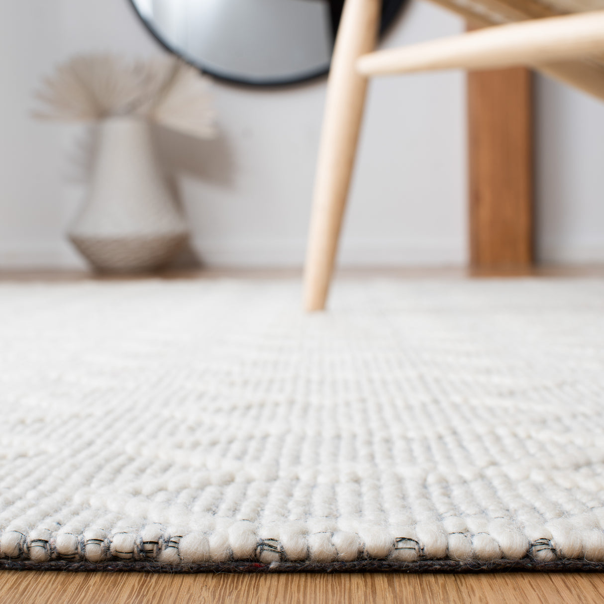 Safavieh Vermont Vrm308A Ivory Rug.