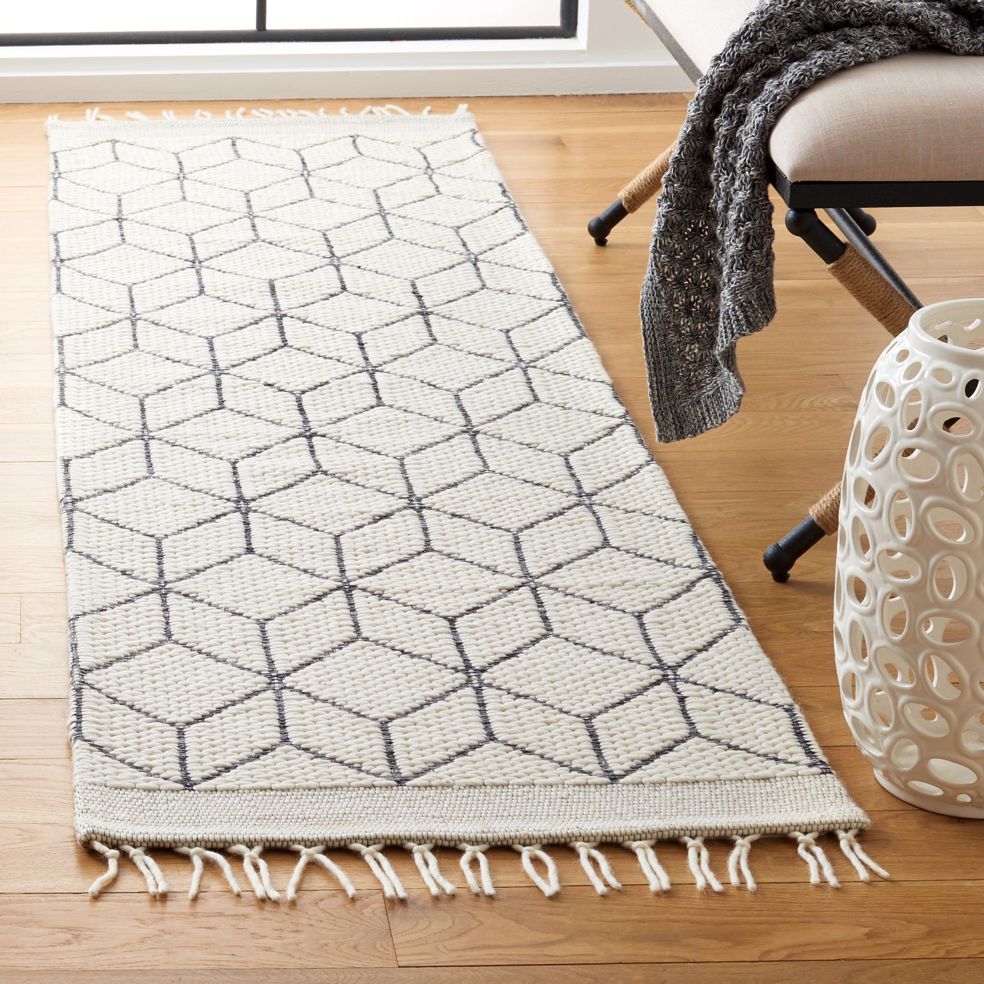 Safavieh Vermont Vrm309A Ivory Area Rug