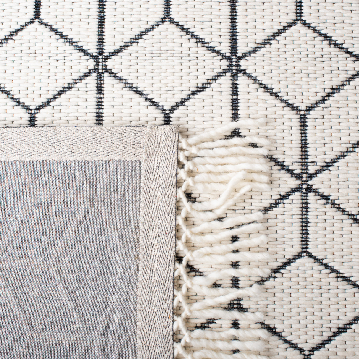 Safavieh Vermont Vrm309A Ivory Rug.