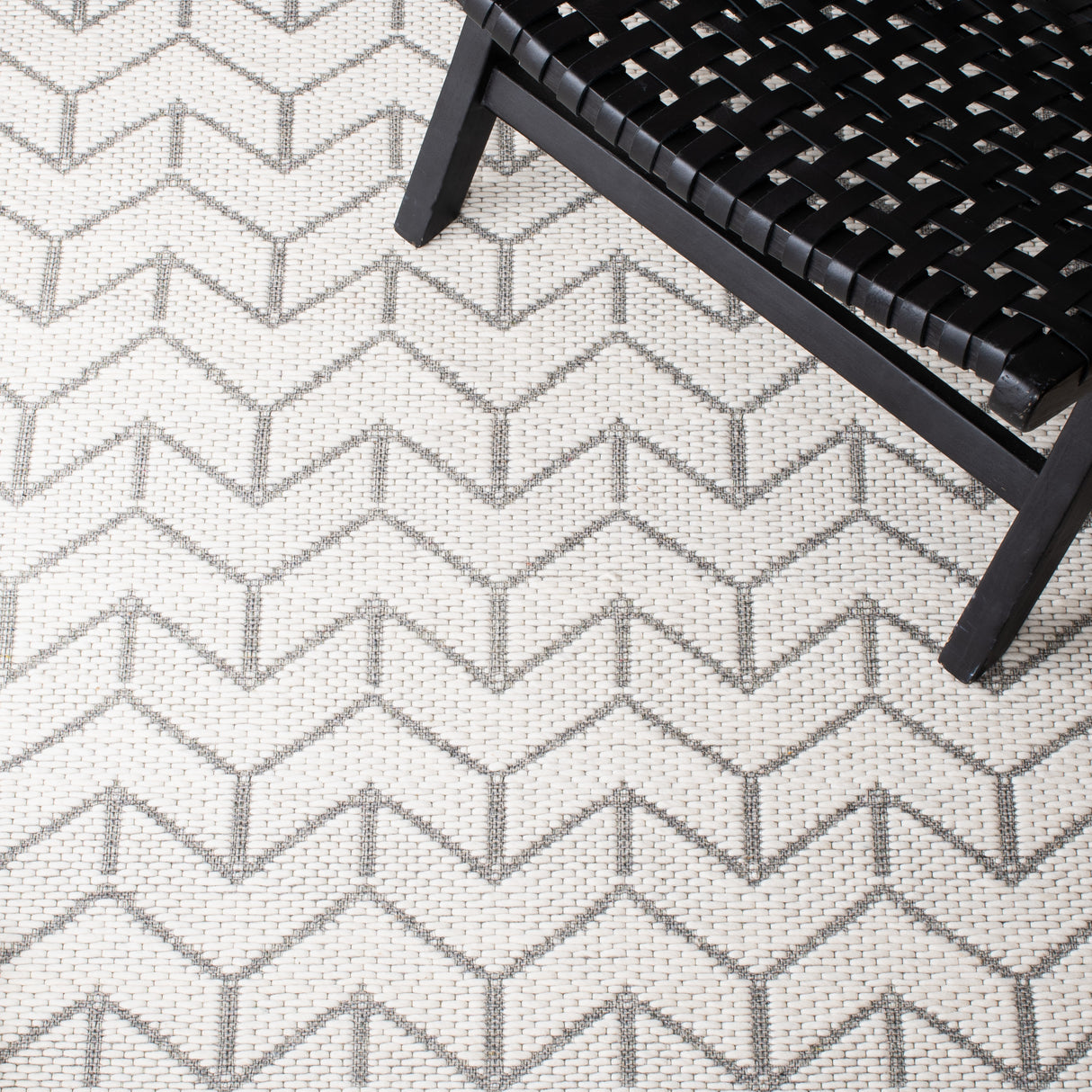 Safavieh Vermont Vrm310A Ivory Rug.