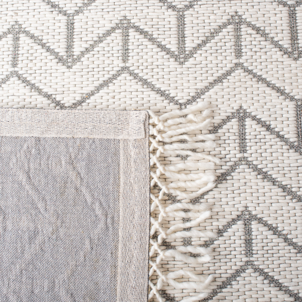 Safavieh Vermont Vrm310A Ivory Rug.