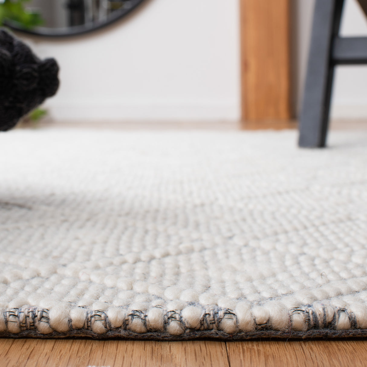 Safavieh Vermont Vrm311A Ivory Rug.
