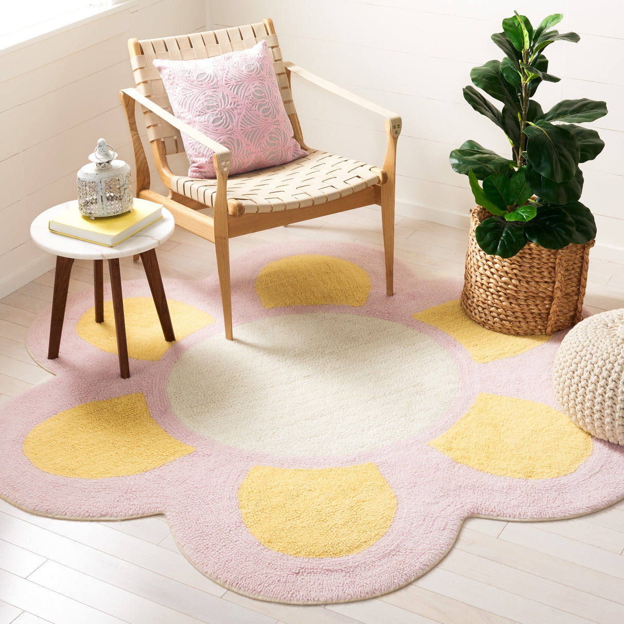 Safavieh Machine Washable Vermont Vrm475D Gold/Light Pink Rug.