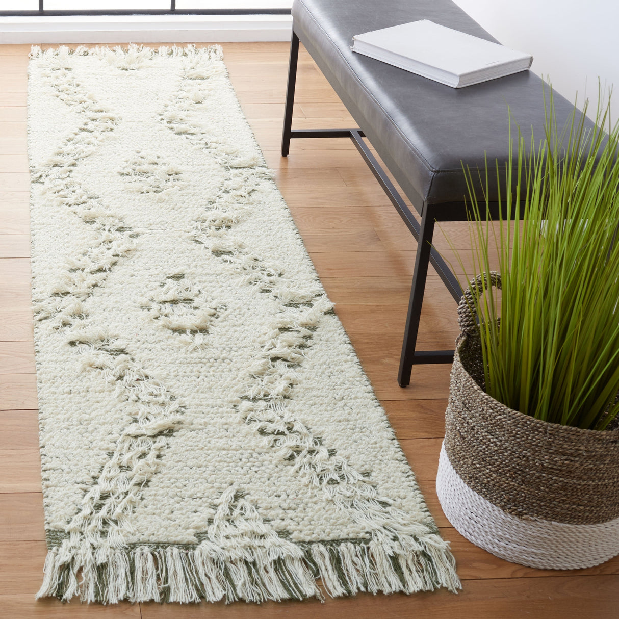Safavieh Vermont Vrm501A Ivory/Green Rugs.