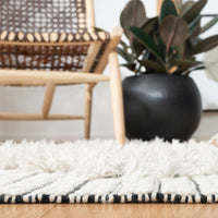 Safavieh Vermont Vrm502A Ivory/Black Area Rug