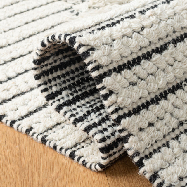 Safavieh Vermont Vrm502A Ivory/Black Rugs.