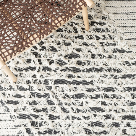 Safavieh Vermont Vrm502A Ivory/Black Rugs.