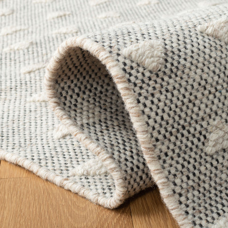 Safavieh Vermont Vrm503A Ivory/Black Rugs.