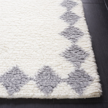 Safavieh Vermont Vrm550A Ivory/Grey Rug.