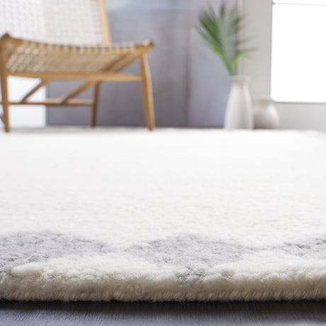 Safavieh Vermont Vrm550A Ivory/Grey Rug.