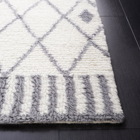 Safavieh Vermont Vrm553A Ivory/Grey Rug.