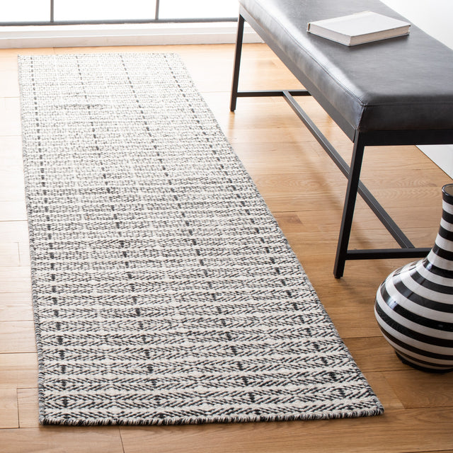 Safavieh Vermont Vrm803Z Black/Ivory Rugs.