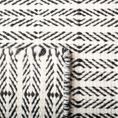 Safavieh Vermont Vrm803Z Black/Ivory Rugs.