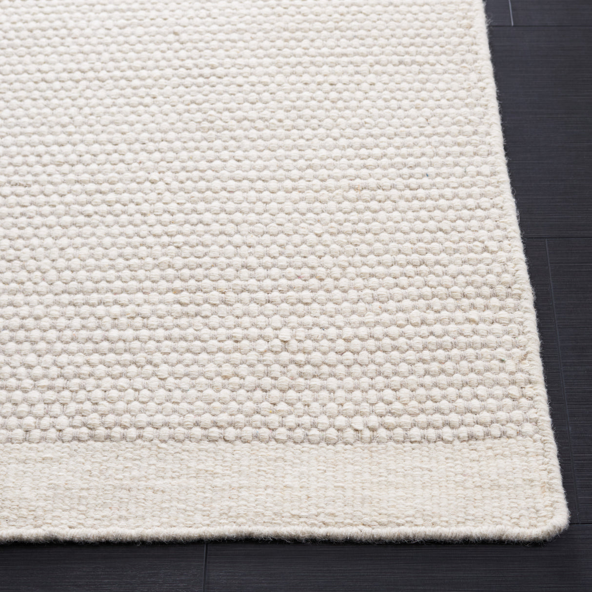 Safavieh Vermont Vrm807A Ivory Rug.