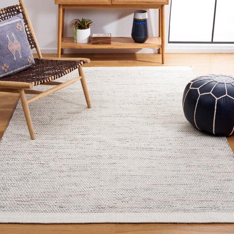 Safavieh Vermont Vrm807C Ivory/Black Rug.