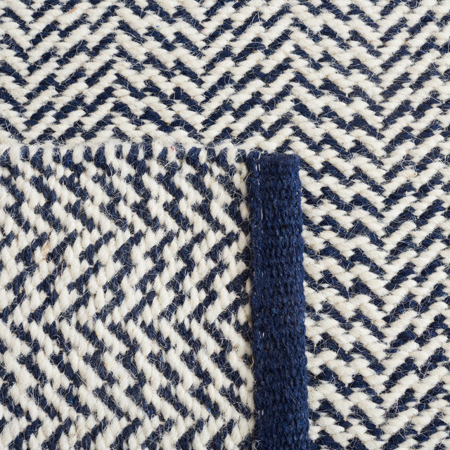 Safavieh Vermont Vrm902N Navy/Ivory Rug.