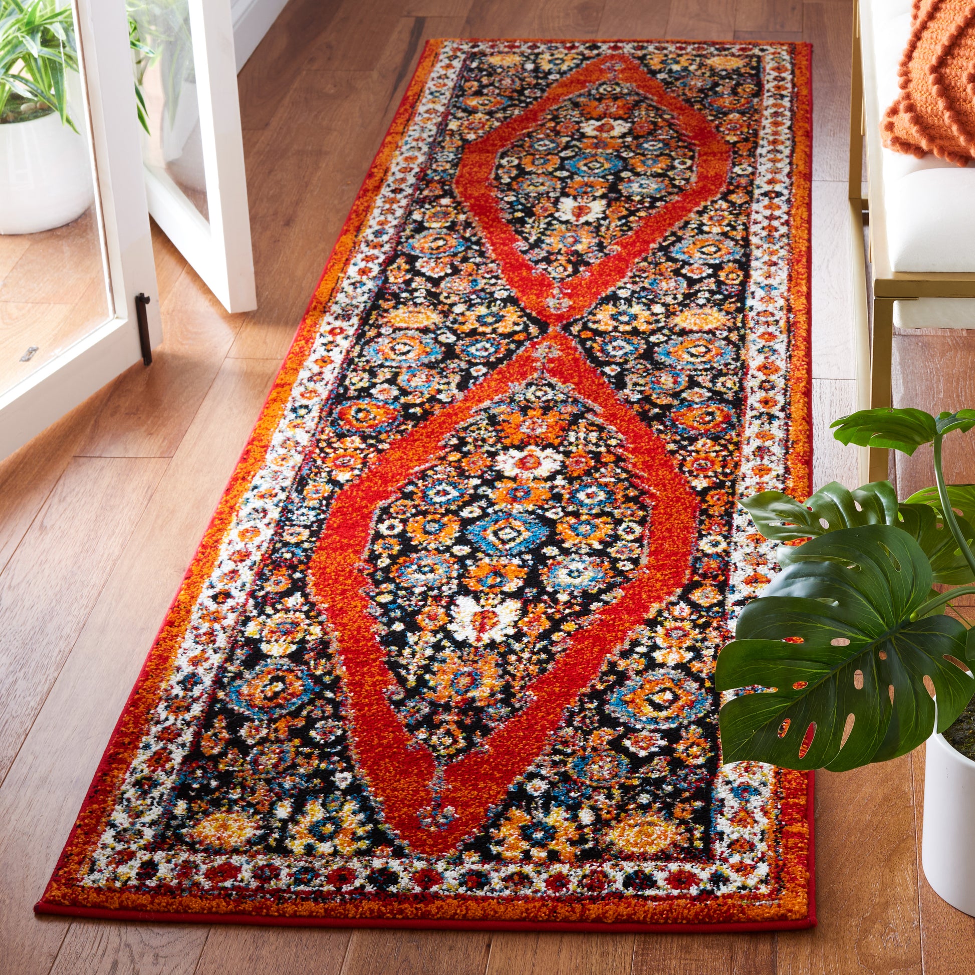 Safavieh Vintage Hamadan Vth265Q Red/Black Area Rug