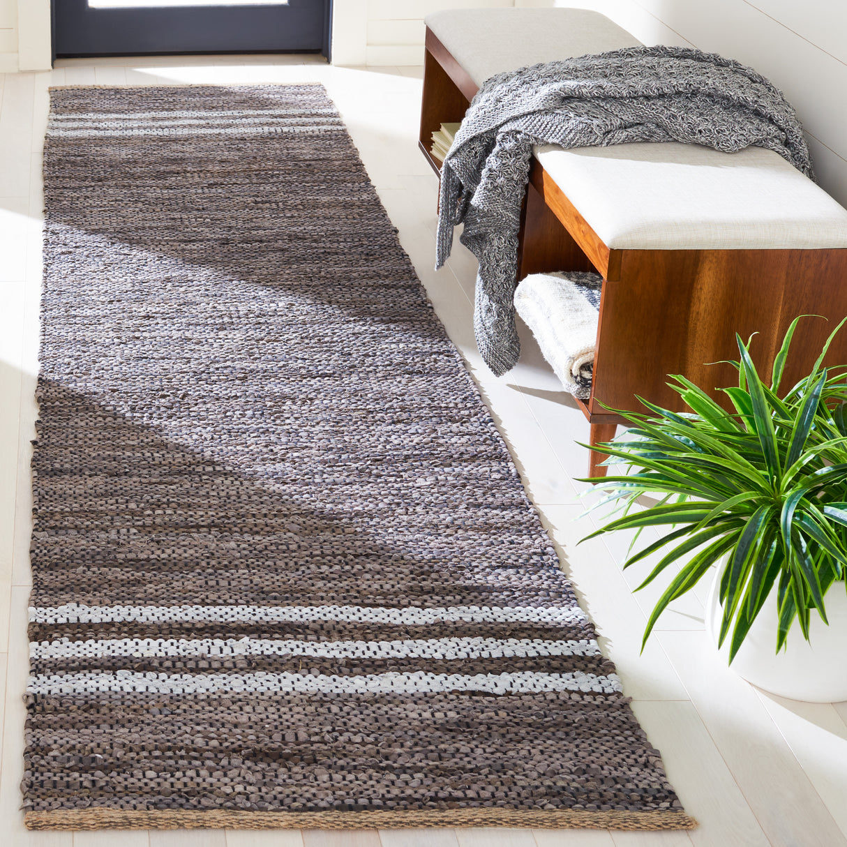 Safavieh Vintage Leather Vtl400G Silver/Ivory Rugs.