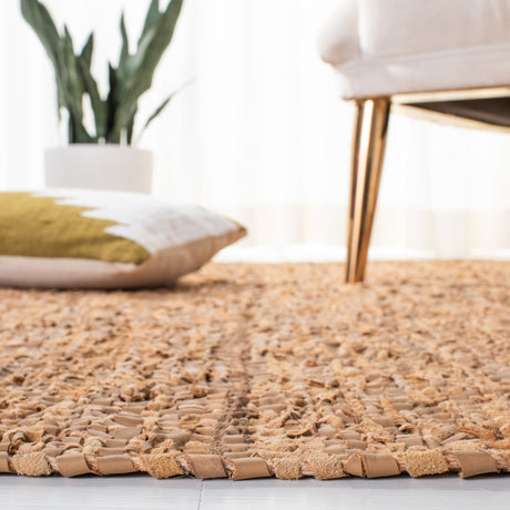 Safavieh Vintage Leather Vtl501D Light Gold Rugs.