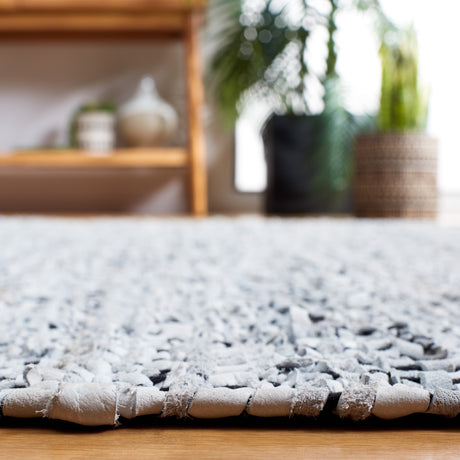 Safavieh Vintage Leather Vtl701A Ivory/Black Rug.