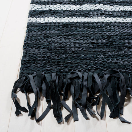 Safavieh Vintage Leather Vtl702H Black/Ivory Rug.