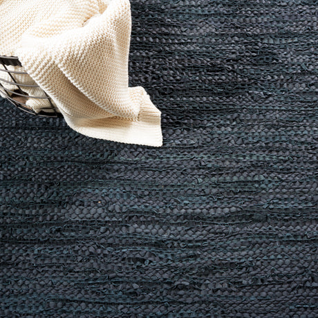 Safavieh Vintage Leather Vtl702H Black/Ivory Rug.