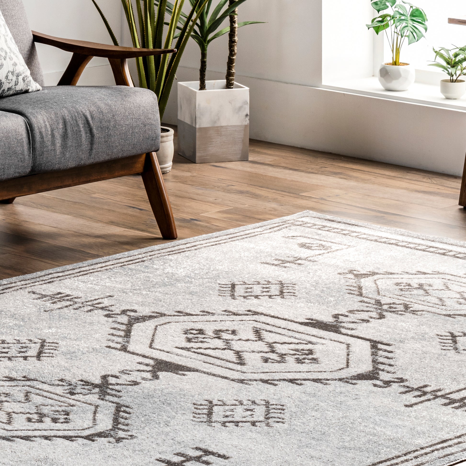 AreaRugs.com Wavaj Nwa1276B Light Gray Area Rug