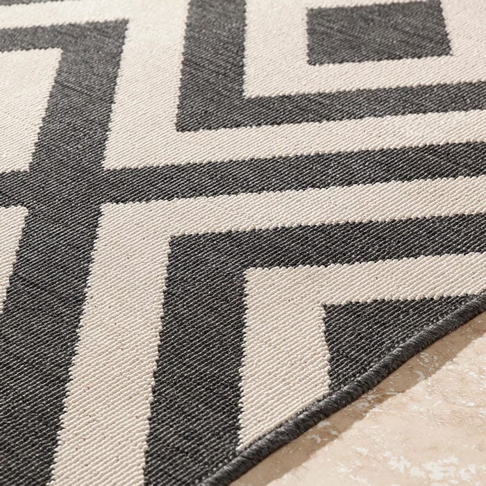 Surya Alfresco Alf-9639 Black / Beige Geometric Area Rug