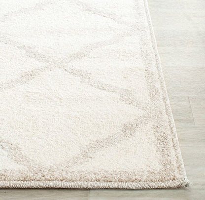 Safavieh Amherst Amt421E Beige / Light Grey Geometric Area Rug