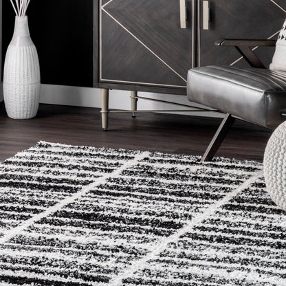 Nuloom Celyn Stripes Cozy Nce1919A Black And White Area Rug