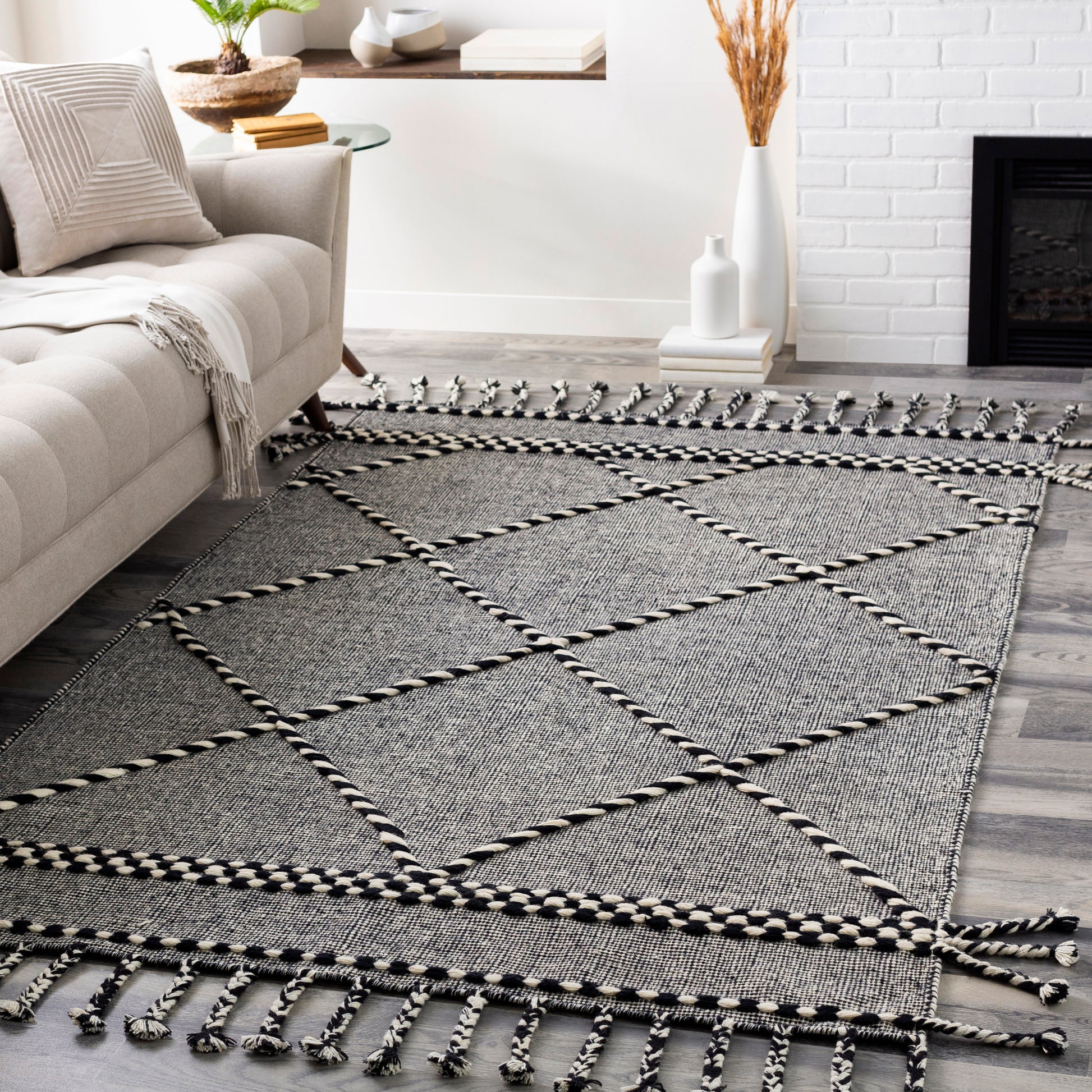 Surya Apache Apa-2306 Black, Cream Area Rug