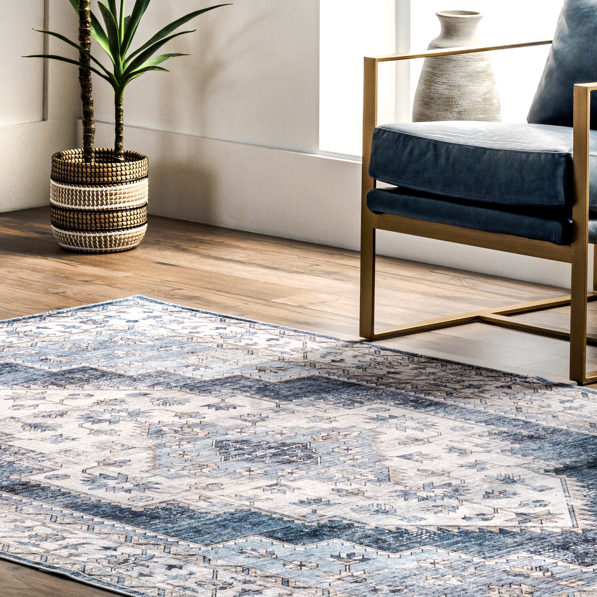 AreaRugs.com Wavaj Nwa1072A Navy Area Rug