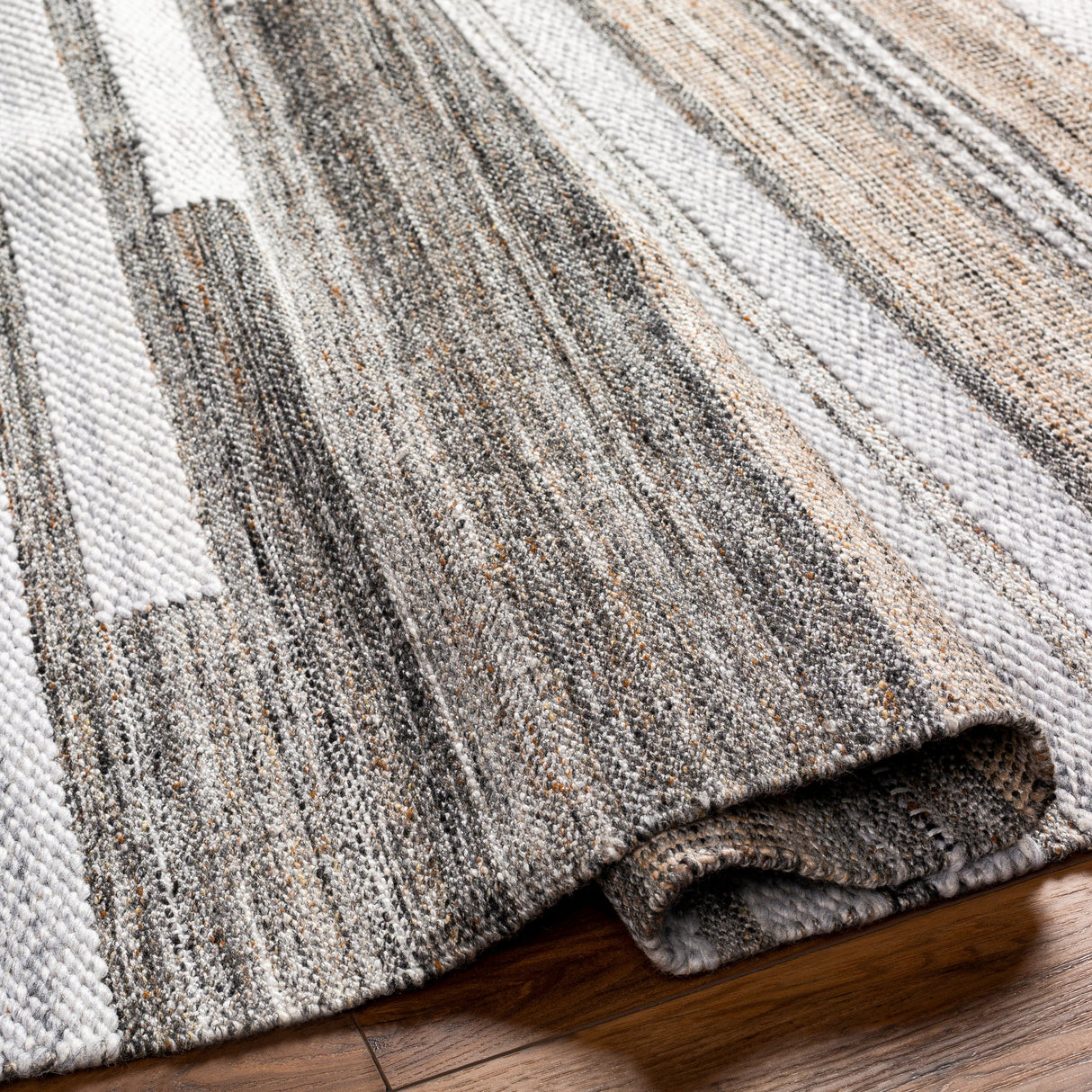 Surya Azalea Aza-2334 Tan & Ivory Rug.