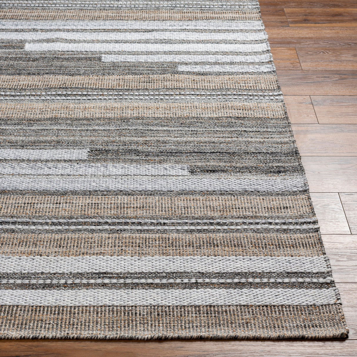 Surya Azalea Aza-2334 Tan & Ivory Rug.